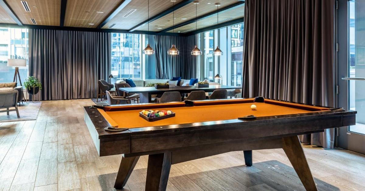 Gorgeous With Pool Views Apartment Boston