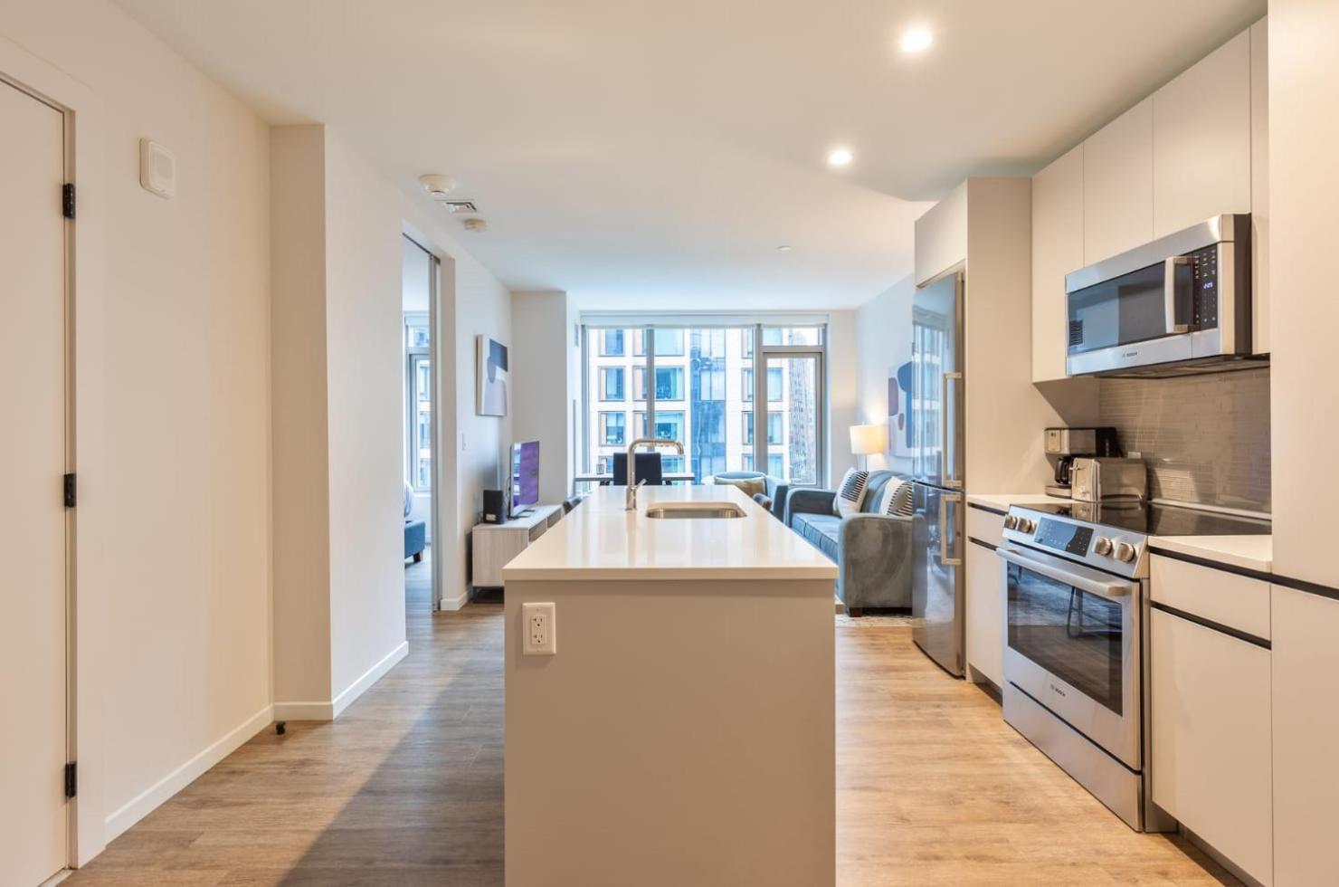 Gorgeous With Pool Views * Boston