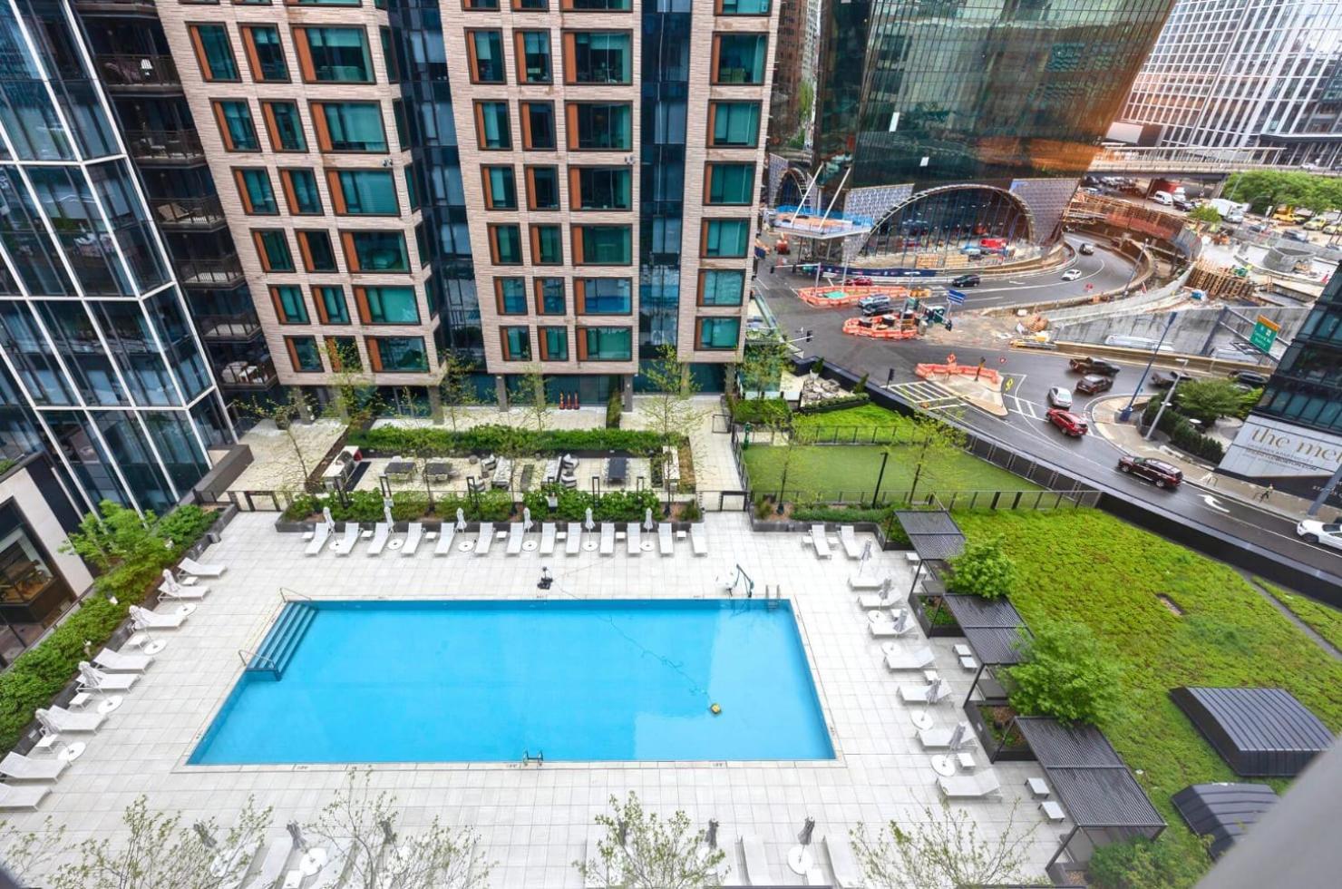 Apartment Gorgeous With Pool Views Boston