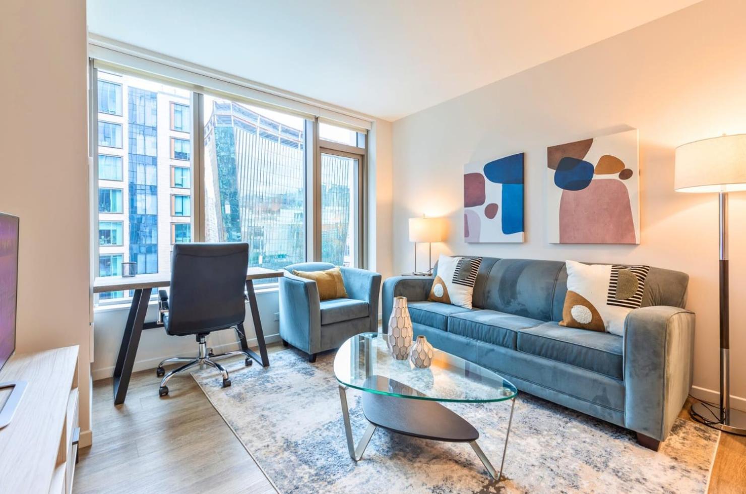 Apartment Gorgeous With Pool Views *